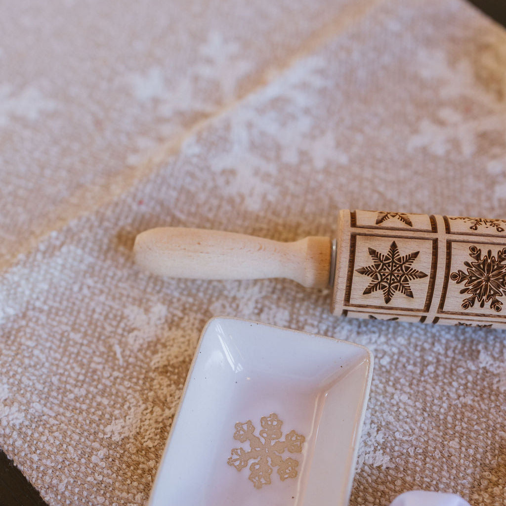Woven Jacquard Table Runner with Snowflake Pattern